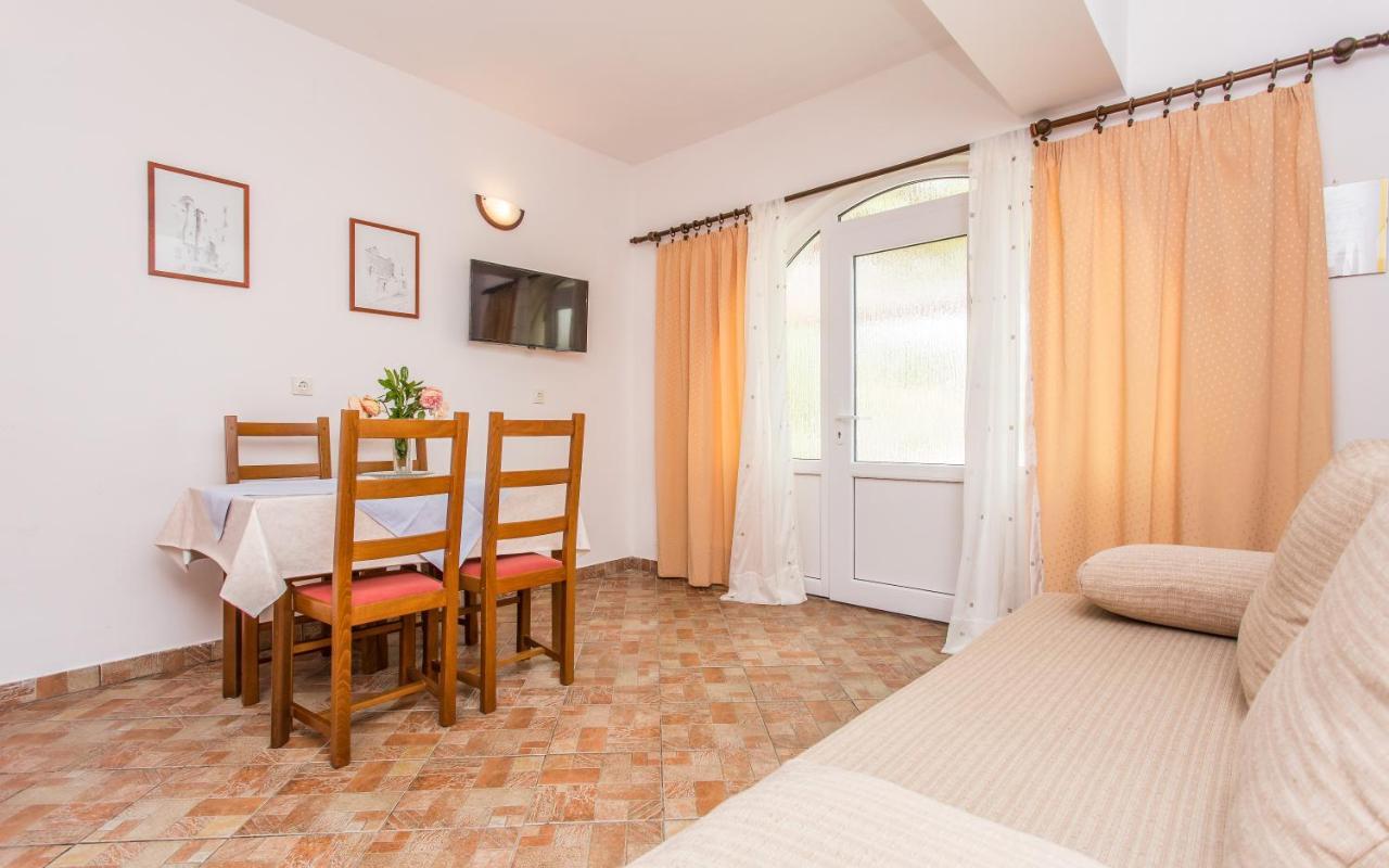 Apartments Maja And Sanja Башка Экстерьер фото