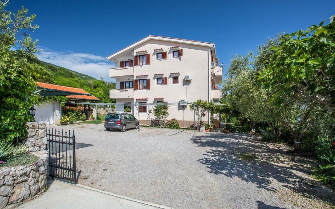 Apartments Maja And Sanja Башка Экстерьер фото